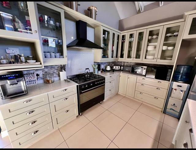 4 BEDROOM HOUSE FOR SALE IN MIDSTREAM ESTATE